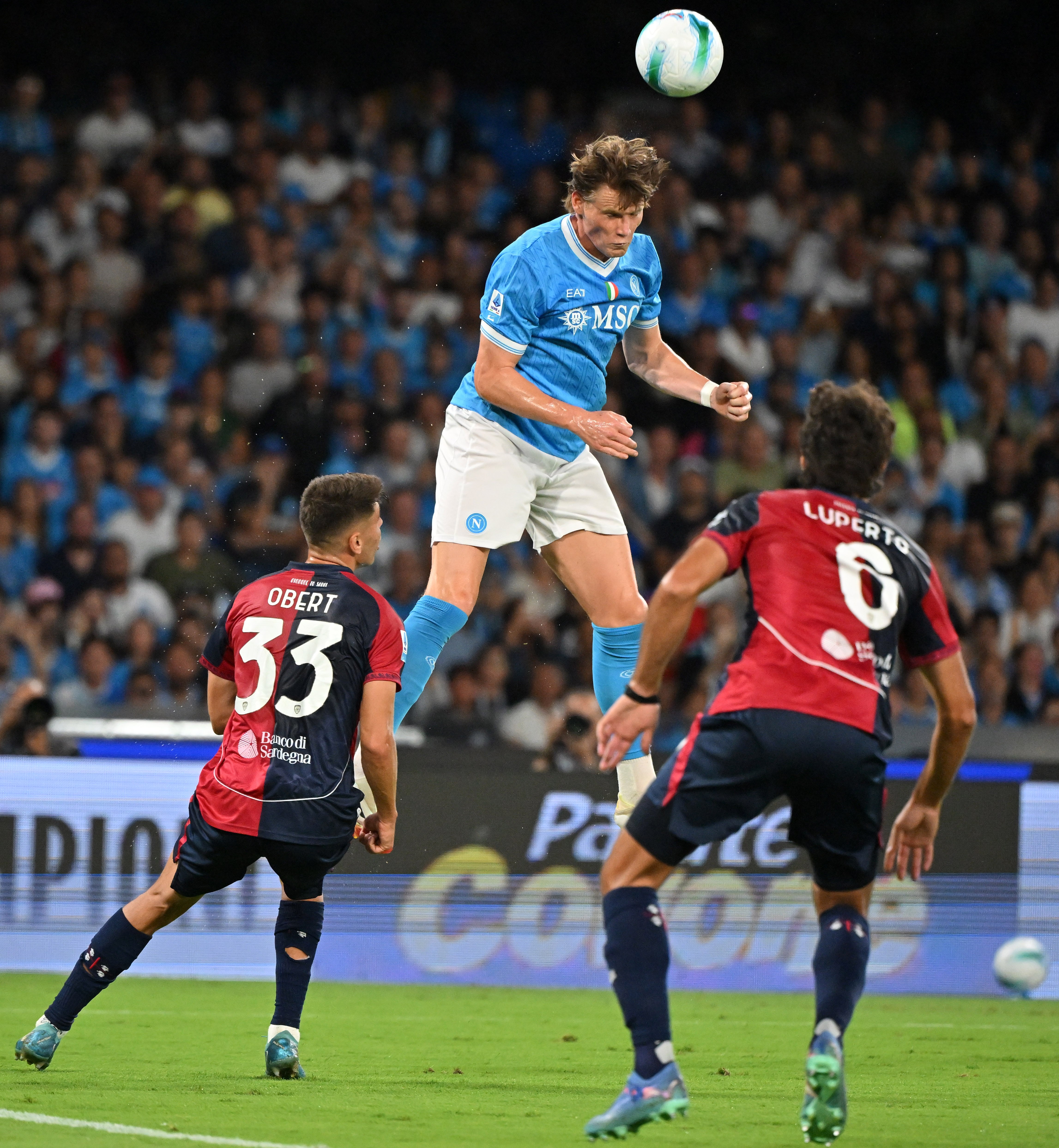 关于意大利那不勒斯备战国际大赛,球员训练积极投入的信息 关于意大利那不勒斯备战国际大赛,球员训练积极投入的信息