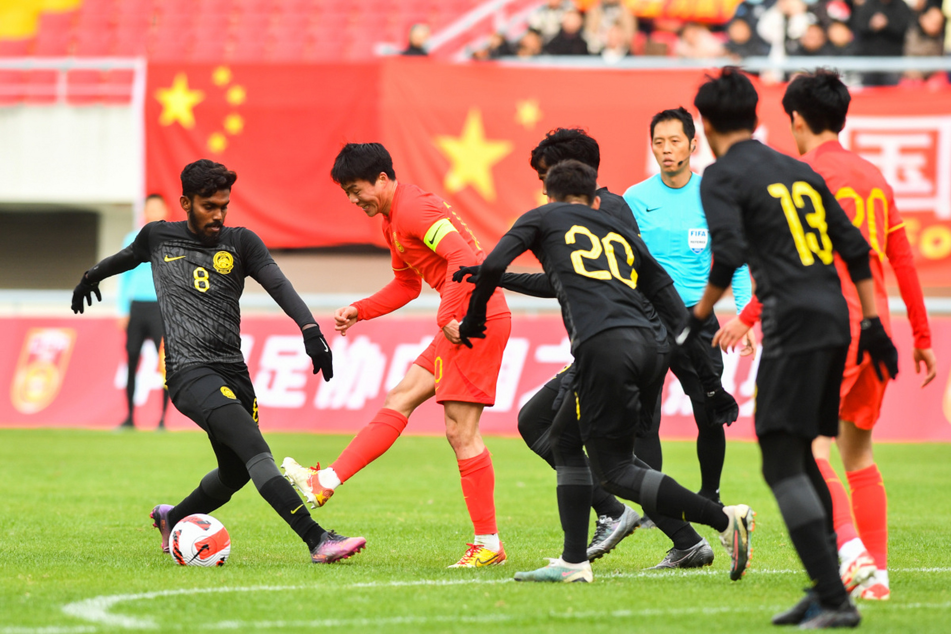 C7娱乐-国内足球赛事上演激动人心的对决(国内足球赛事上演激动人心的对决是)