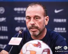 沙尔克前锋状态低迷,球迷呼吁支持他重振雄风(穆里尼奥说不要盲目崇拜足球运动员) 沙尔克前锋状态低迷,球迷呼吁支持他重振雄风(穆里尼奥说不要盲目崇拜足球运动员)